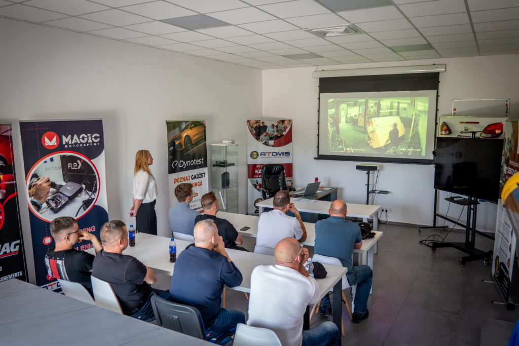 BHP w open space i coworkingu: metraż, hałas, kto odpowiada